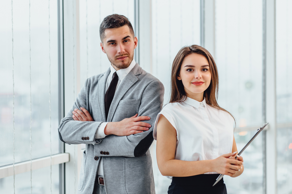 後ろに立つ男性心理に隠れた思いは？理解をするためのポイント