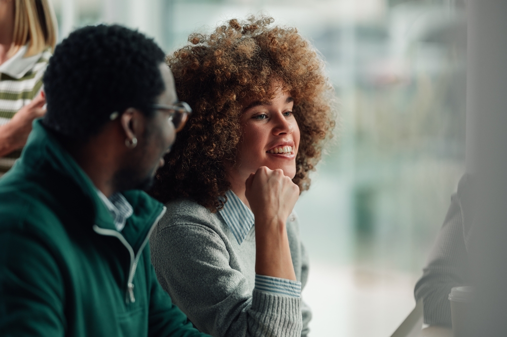 男性が微笑む心理には意外な気持ちが関係していることも！本音を知ってみよう！